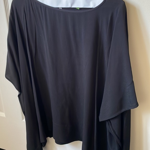 Diane Von Furstenberg black crepe fabric blouse size sm but will fit a size med - Picture 2 of 4